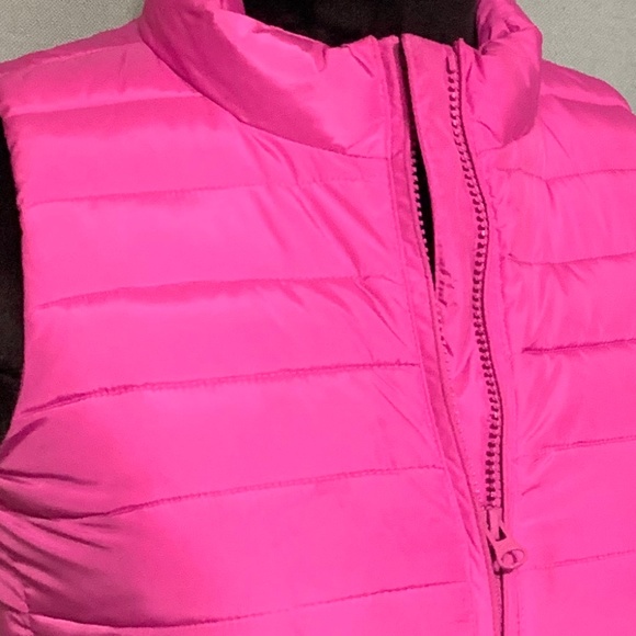 GAP GIRLS PUFFER VEST - Picture 2 of 3